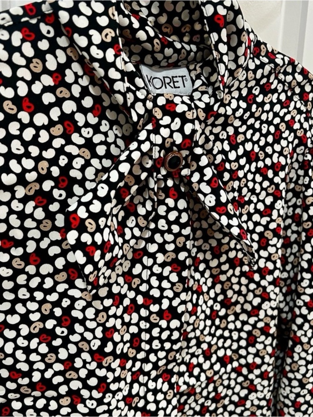 Vintage 80s Koret Abstract Pussybow Blouse Red Black Indie Sleaze Bow Button Up - Picture 9 of 10